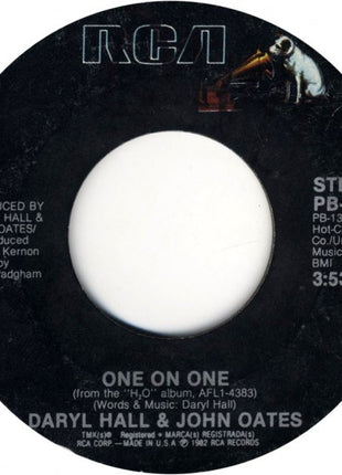 Daryl Hall & John Oates : One On One (7", Single, Mon)