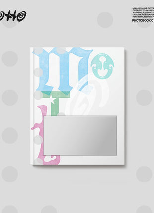 the album cover for ITZY - Motto [Photobook C ver.]