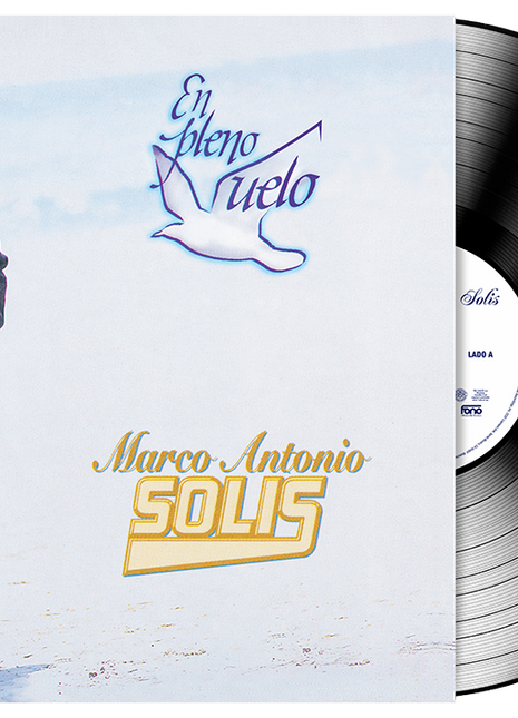the album cover for Marco Solis  Antonio - En Pleno Vuelo