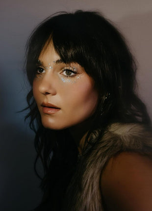 the album cover for Franni Cash - Here I Am [Colored Vinyl] (Wht)